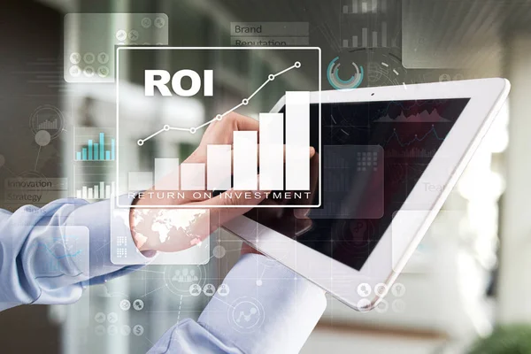 Gráfico ROI, Retorno de la inversión, Mercado de Valores y Comercio de Negocios y Concepto de Internet . — Foto de Stock