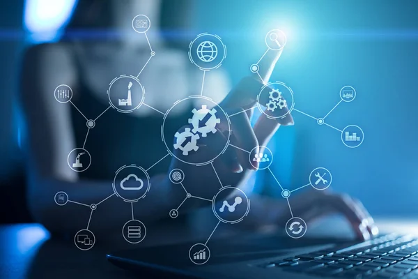 Veri tümleştirme diyagram ve süreç Otomasyon iş internet teknoloji kavramı sanal ekran üzerinde.