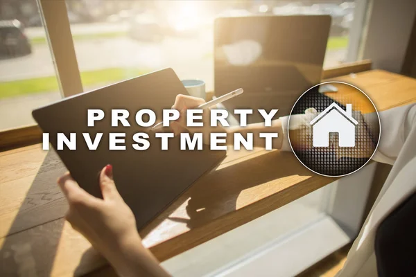 Inversión inmobiliaria concepto de negocio y tecnología. Fondo de pantalla virtual . — Foto de Stock