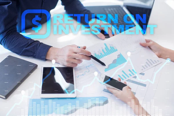 Grafico ROI, Rendimento degli investimenti, Borsa e Trading Business e Internet Concept . — Foto Stock