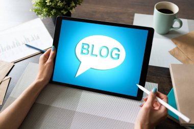 Ekranda BLOG içeren tablet. Sosyal ağ, İletişim ve İnternet pazarlama kavramı.