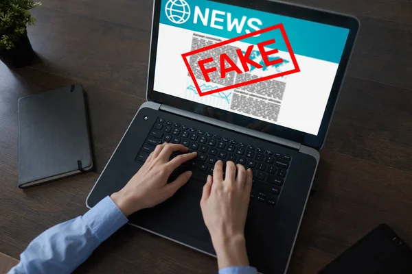 Fake News Manipulação Media Desinformação Jornais Business Internet Technology Concept — Fotografia de Stock
