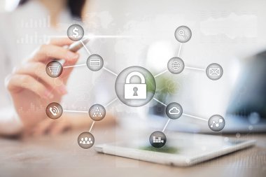 Siber Güvenlik, veri koruma, bilgi güvenliği ve şifreleme. İnternet Teknoloji ve iş kavramı. Sanal ekran ile asma kilit kutsal kişilerin resmi.