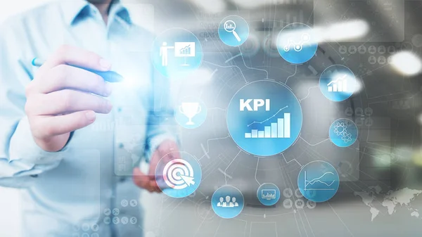 Kpi 主なパフォーマンス指標 ビジネス分析と産業分析 仮想画面上のインターネットと技術の概念 — ストック写真