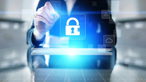 IT-säkerhet, skydd av personuppgifter, sekretess. Hänglås på virtuella skärmen. teknik-konceptet. — Stockfoto