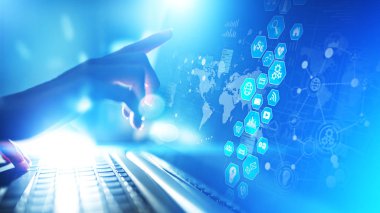 Karar destek sistemi, veri analiz Pano ile simgeler harita ve diyagram üzerinde sanal ekran.