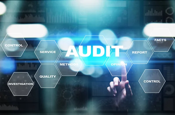 Auditoría - examen financiero oficial para las empresas como concepto en la pantalla virtual . — Foto de Stock