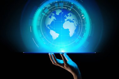 Dünya hologram gezegen dünya çapında iş Internet telekomünikasyon ve modern teknoloji kavramı sanal ekran üzerinde.