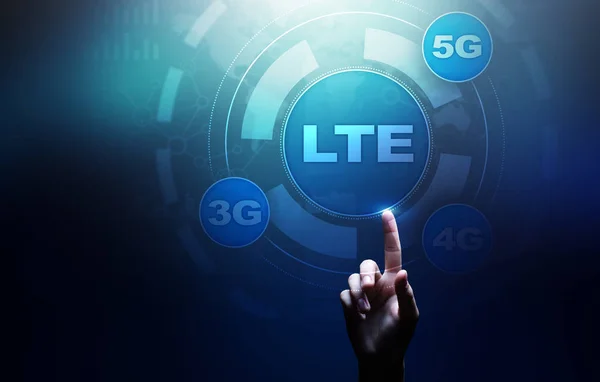虚拟屏幕上的LTE频带、移动互联网和电信技术概念. — 图库照片