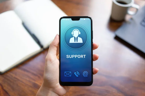 Поддержка, иконка обслуживания клиентов на экране мобильного телефона. Call-центр, круглосуточная помощь . — стоковое фото