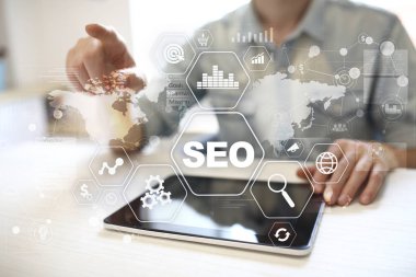SEO arama motoru optimizasyonu, dijital pazarlama, iş internet teknoloji kavramı.