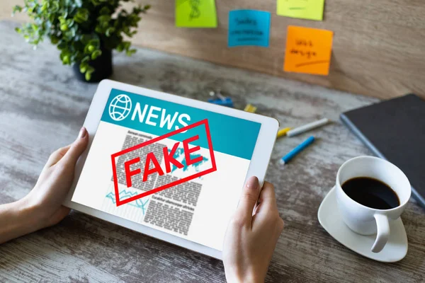 Fake News Manipulação Media Desinformação Jornais Business Internet Technology Concept — Fotografia de Stock