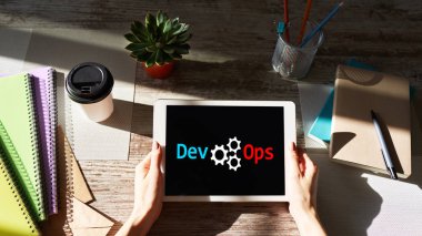 DevOps - Yazılım inşaatının her aşamasında Otomasyon ve izleme döngüleri.