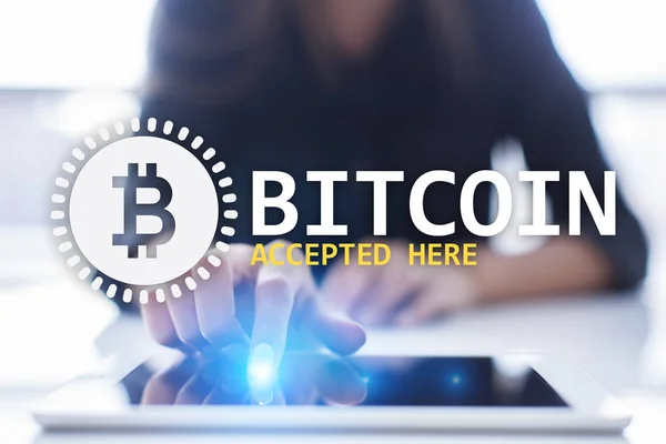 Bitcoin přijal zde text a logo na virtuální obrazovce. Online platby a kryptoměn koncept. — Stock fotografie