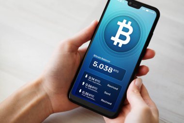 Bitcoin cüzdan arabirimi smartphone ekranında. Cryptocurrency ödemeleri ve blockchain teknoloji