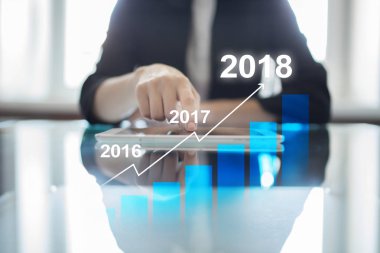 2018 yıl kar büyüme kavramı sanal ekran grafik, iş, finans ve yatırım. Gelişme olarak ayarlama gol.