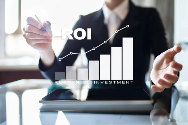 Gráfico ROI, Retorno de la inversión, Mercado de Valores y Comercio de Negocios y Concepto de Internet . — Foto de Stock