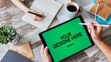 Dizüstü bilgisayar, bilgisayarlar, tablet pc Mockup ekran yeşil chroma anahtar arka plan ve metin Your tasarım burada boş kopya alanı