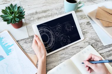 Makine dairesi diyagramı cihaz ekranında. Teknoloji ve otomasyon kavramı.