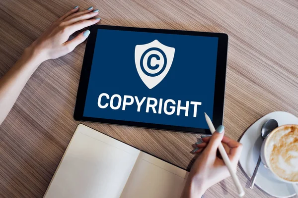 Icône de copyright à l'écran. Droit des brevets et propriété intellectuelle. Concept Affaires, Internet et Technologie. — Photo