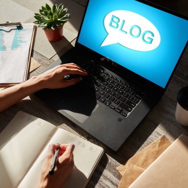 Ekranda BLOG içeren tablet. Sosyal ağ, İletişim ve İnternet pazarlama kavramı.
