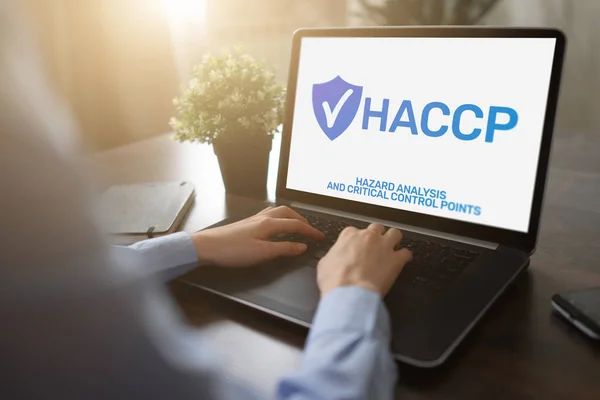HACCP - 위험 분석 및 비판적 통제 포인트. 식품 산업에 대한 품질 관리 규정의 표준 및 인증. — 스톡 사진