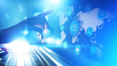 Bilgisayar, internet ve sanal ekran kavram ağ bulut teknoloji.