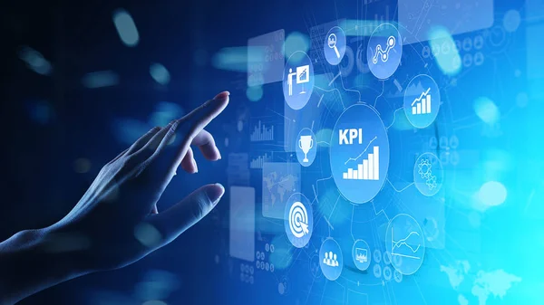 KPI - Schlüsselindikator für die Wirtschaftsleistung. Unternehmens- und Industrieanalysen. Internet- und Technologiekonzept auf virtuellem Bildschirm. — Stockfoto