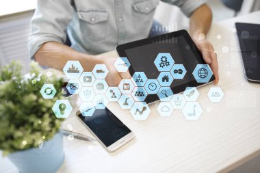 Sanal ekran arayüzü. Internet ve dijital teknoloji iş kavramı ile.