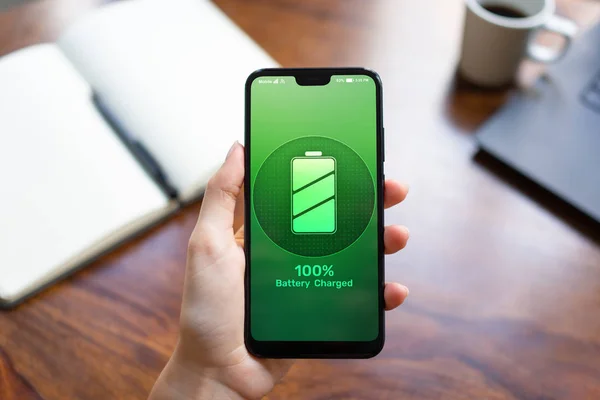 Telefon komórkowy Akumulator naładowany Wskaźnik zapełnienia ikonę na ekranie. — Zdjęcie stockowe