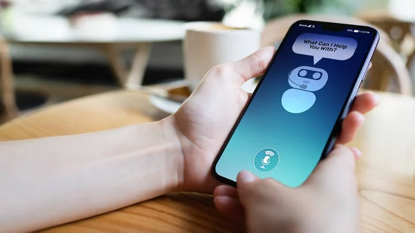 Diálogo de cliente y chatbot en la pantalla del teléfono inteligente. AI. Inteligencia artificial y concepto de tecnología de automatización de servicios . — Foto de Stock
