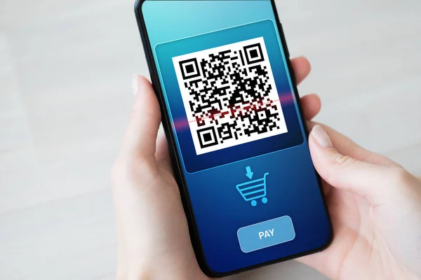 Сканирование QR-кода мобильного телефона на экране. Концепция бизнеса и технологий . — стоковое фото