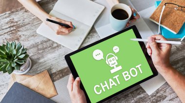 Chatbot simgesi cihaz ekranında. Müşteri Desteği otomasyon kavramı.