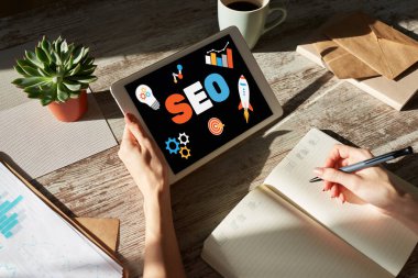 SEO Arama Motoru optimizasyonu. İş ve dijital pazarlama kavramı.