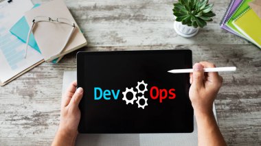 DevOps - Yazılım inşaatının her aşamasında Otomasyon ve izleme döngüleri.