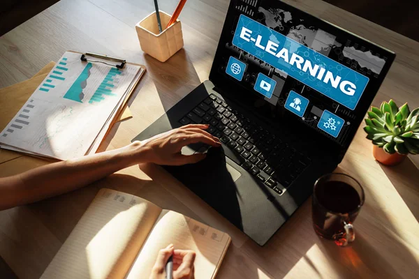 Koncepcja edukacji E-learning, online na ekranie urządzenia. — Zdjęcie stockowe