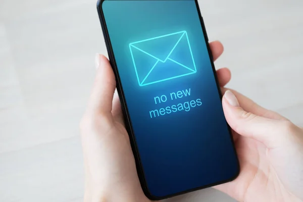 No hay nuevos mensajes de texto en la pantalla del teléfono móvil . — Foto de Stock
