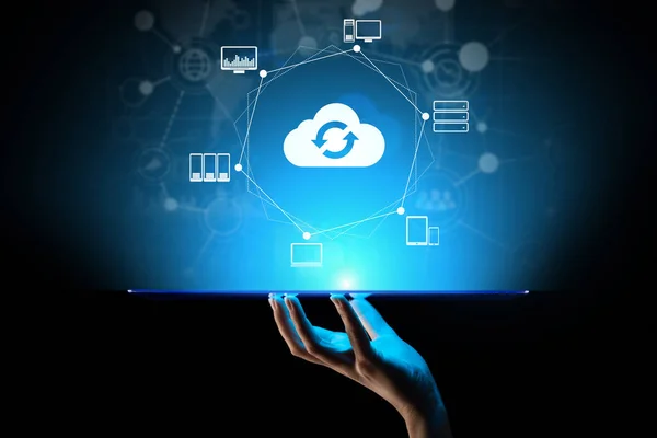 Tecnología Cloud Computación y almacenamiento de datos. Concepto de Internet y redes en pantalla virtual. — Foto de Stock
