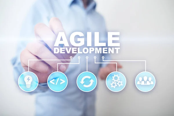 Sviluppo agile, concetto di programmazione di software e applicazioni sullo schermo virtuale . — Foto Stock