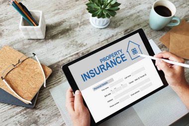 Emlak sigortası online başvuru formu. İş ve İnternet kavramı.