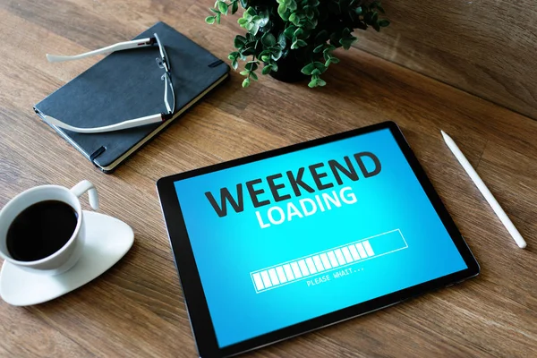 Weekend loading status bar message on device screen. — Stock Photo, Image