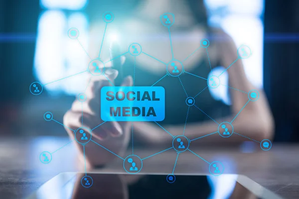 Κοινωνική media έννοια στην εικονική οθόνη. Παγκόσμιο δίκτυο επικοινωνίας. — Φωτογραφία Αρχείου