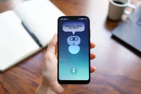 Müşteri ve sohbet etmek smartphone ekran iletişim kutusunda. AI. Yapay zeka ve servis Otomasyon teknolojisi kavramı.