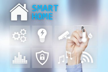 Akıllı Ev Dijital arabirim sanal ekran üzerinde. Internet ve otomasyon teknolojisi kavramı.