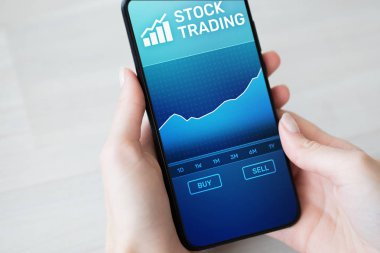 Mobil uygulama ile hisse senedi grafiği smartphone ekranında ticaret. Forex yatırım iş teknoloji kavramı