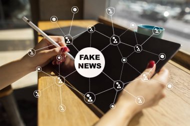 Sanal ekran üzerinde sahte haber uyarı.