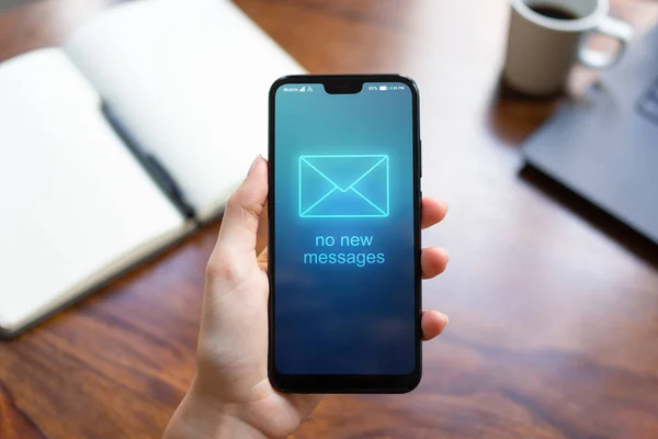 Nenhum texto de mensagens novas na tela do telefone móvel . — Fotografia de Stock