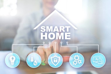 Akıllı Ev Dijital arabirim sanal ekran üzerinde. Internet ve otomasyon teknolojisi kavramı.