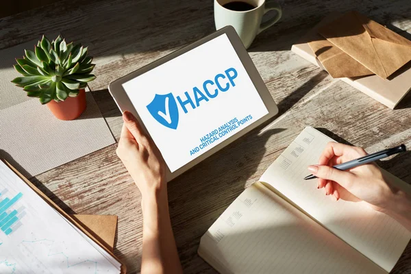 HACCP - veszélyelemzés és kritikus ellenőrzési pont. Szabvány és tanúsítás, minőségellenőrzési szabályok. — Stock Fotó