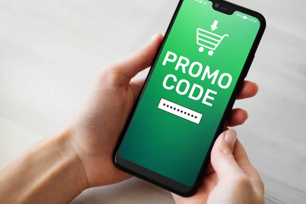 Promo kod rabatt kupong talfält på mobiltelefon skärm. Affärs- och marknadsföringskoncept. — Stockfoto